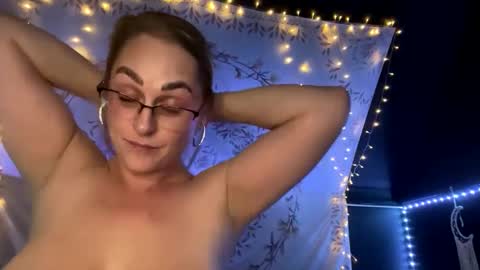 BossMom online show from December 4, 2024, 3:26 am