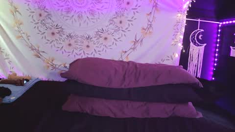 BossMom online show from February 28, 2025, 8:50 pm