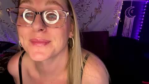 BossMom online show from March 1, 2025, 2:04 am