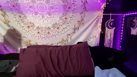 BossMom online show from March 10, 2025, 9:18 pm