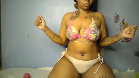 botty_queen online show from April 17, 2026, 11:19 pm