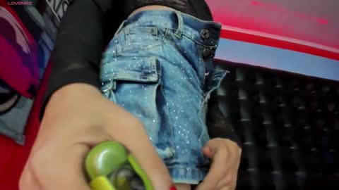 bouncing_bunnyxxx69 online show from November 28, 2025, 5:54 am