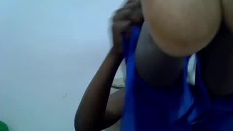 bouncy_vee online show from April 6, 2026, 11:33 am