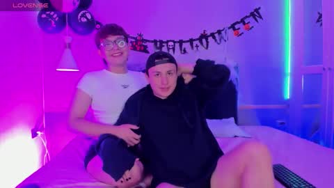 boy2boy_aheat online show from October 17, 2025, 1:14 pm