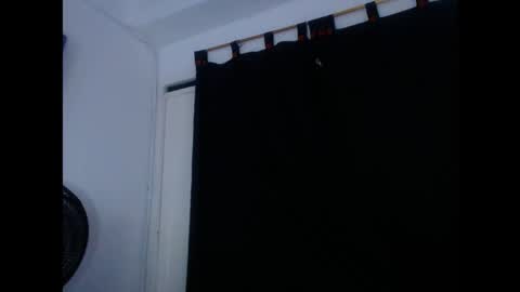 boy_king18 online show from October 18, 2025, 10:16 am