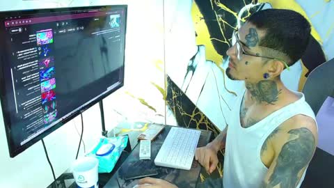 Snapshot of boy_tatto77 chatting on April 25, 2026, 1:41 pm boy_tatto77 online show from April 25, 2026, 1:41 pm