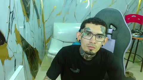 Snapshot of boy_tatto77 chatting on May 19, 2026, 1:22 am boy_tatto77 online show from May 19, 2026, 1:22 am