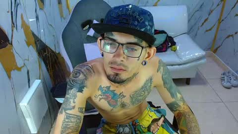 Snapshot of boy_tatto77 chatting on June 3, 2026, 2:33 pm boy_tatto77 online show from June 3, 2026, 2:33 pm