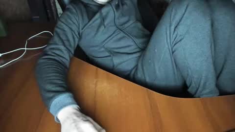 BoyApollon online show from December 16, 2025, 6:51 am