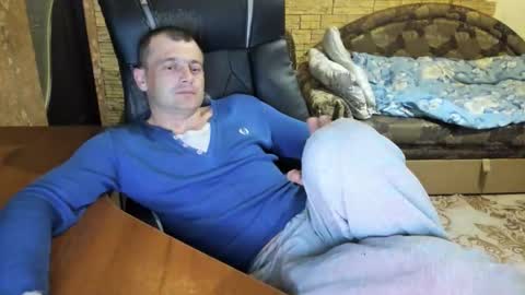 BoyApollon online show from April 17, 2026, 6:44 pm