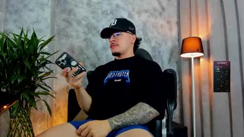 boyc02_ online show from November 24, 2025, 1:11 pm