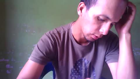 Boy online show from February 2, 2025, 4:11 pm