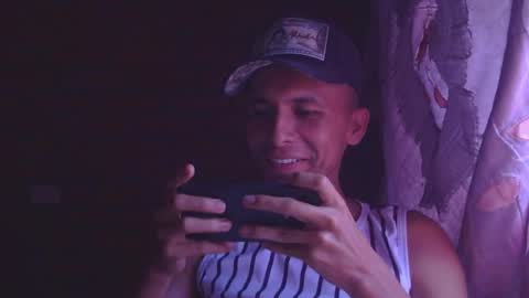 Snapshot of boycumlatino21 chatting on May 1, 2026, 4:22 pm Boy online show from May 1, 2026, 4:22 pm