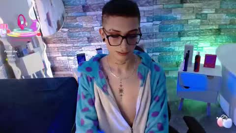 Snapshot of boyfox_tay chatting on September 24, 2025, 4:16 am boyfox_tay online show from September 24, 2025, 4:16 am