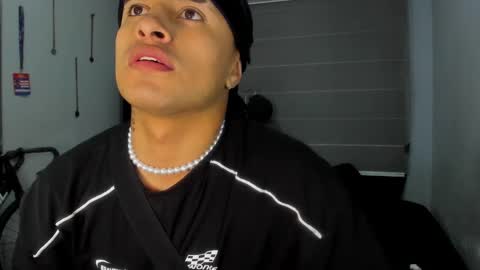 miguel  online show from February 2, 2025, 1:02 am