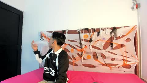 ALEX - TAYLER  -MIKE online show from October 18, 2025, 1:12 pm