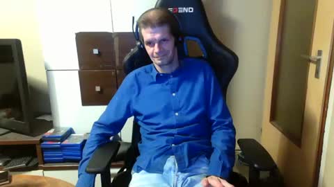 Snapshot of bponie1 chatting on December 14, 2024, 2:12 am bponie1 online show from December 14, 2024, 2:12 am