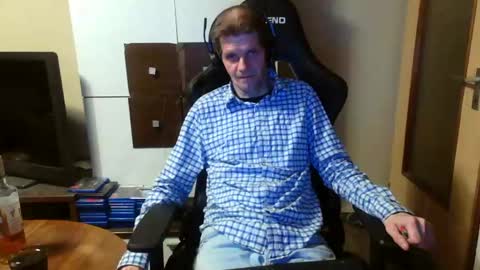 Snapshot of bponie1 chatting on December 28, 2024, 2:11 am bponie1 online show from December 28, 2024, 2:11 am