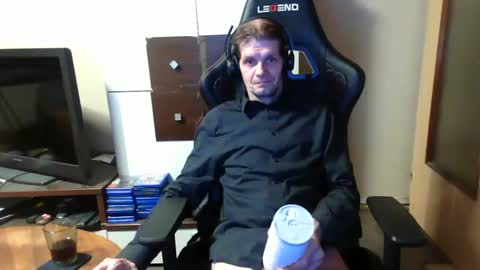 Snapshot of bponie1 chatting on February 6, 2025, 5:03 am bponie1 online show from February 6, 2025, 5:03 am