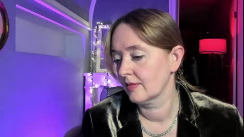 Snapshot of braingirl chatting on May 20, 2026, 3:40 pm I see you X-twitter its braingirl online show from May 20, 2026, 3:40 pm
