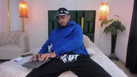 Snapshot of brand_collins chatting on November 14, 2025, 1:21 pm Brand online show from November 14, 2025, 1:21 pm