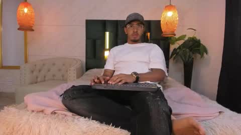 Snapshot of brand_collins chatting on November 16, 2025, 3:06 pm Brand online show from November 16, 2025, 3:06 pm