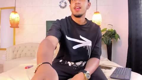 Snapshot of brand_collins chatting on November 20, 2025, 12:49 pm Brand online show from November 20, 2025, 12:49 pm