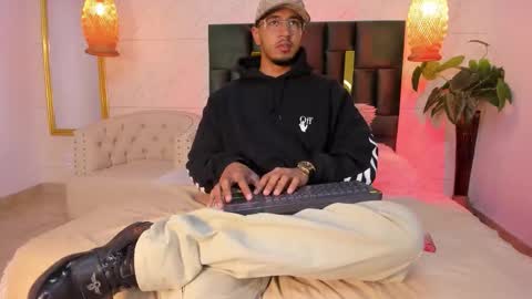 Snapshot of brand_collins chatting on November 22, 2025, 11:42 am Brand online show from November 22, 2025, 11:42 am