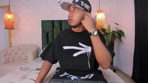 Snapshot of brand_collins chatting on November 25, 2025, 11:21 am Brand online show from November 25, 2025, 11:21 am