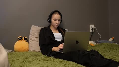 Alice online show from November 30, 2025, 3:16 pm