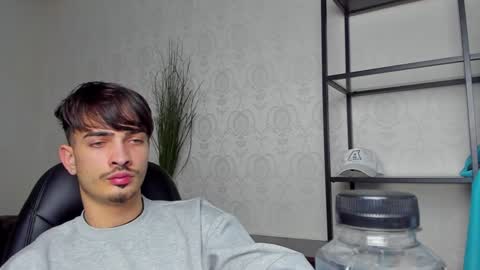 BrandonTateX online show from December 4, 2024, 3:32 pm