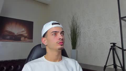 BrandonTateX online show from December 18, 2024, 12:29 pm