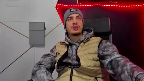 BrandonTateX online show from February 10, 2026, 5:33 am