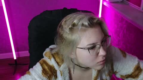 Snapshot of brandy__stars chatting on December 20, 2024, 1:36 am Belle online show from December 20, 2024, 1:36 am