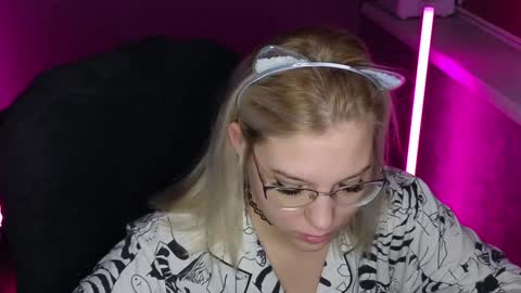 Snapshot of brandy__stars chatting on December 21, 2024, 2:09 am Belle online show from December 21, 2024, 2:09 am