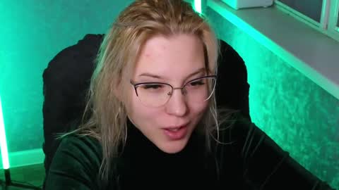 Snapshot of brandy__stars chatting on December 25, 2024, 1:20 am Belle online show from December 25, 2024, 1:20 am