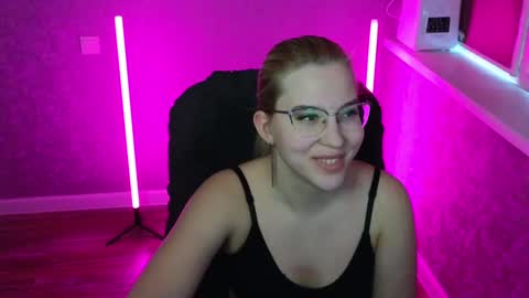 Snapshot of brandy__stars chatting on December 27, 2024, 5:42 am Belle online show from December 27, 2024, 5:42 am