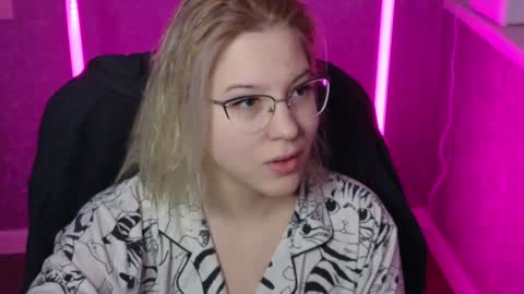 Snapshot of brandy__stars chatting on January 22, 2025, 2:37 am Belle online show from January 22, 2025, 2:37 am