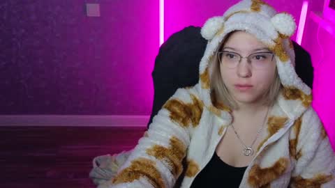 Snapshot of brandy__stars chatting on January 30, 2025, 1:00 am Belle online show from January 30, 2025, 1:00 am