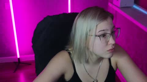 Snapshot of brandy__stars chatting on February 1, 2025, 2:47 am Belle online show from February 1, 2025, 2:47 am