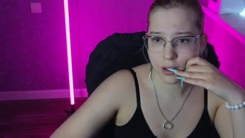 Snapshot of brandy__stars chatting on February 2, 2025, 6:15 am Belle online show from February 2, 2025, 6:15 am