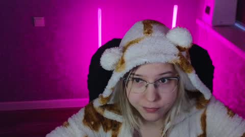 Snapshot of brandy__stars chatting on February 6, 2025, 2:00 am Belle online show from February 6, 2025, 2:00 am