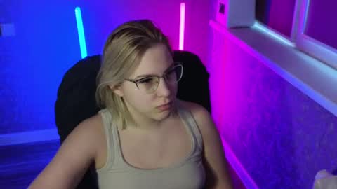 Snapshot of brandy__stars chatting on February 16, 2025, 2:42 am Belle online show from February 16, 2025, 2:42 am