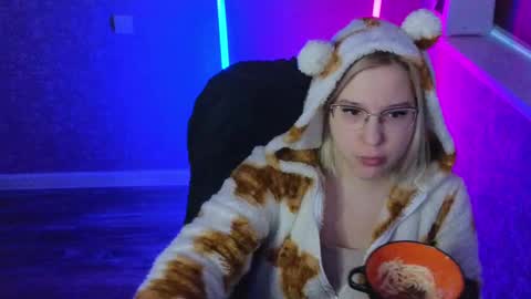 Snapshot of brandy__stars chatting on February 17, 2025, 2:20 am Belle online show from February 17, 2025, 2:20 am