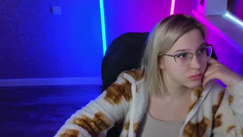 Snapshot of brandy__stars chatting on February 17, 2025, 5:25 am Belle online show from February 17, 2025, 5:25 am