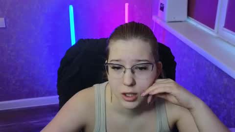 Snapshot of brandy__stars chatting on March 1, 2025, 1:43 am Belle online show from March 1, 2025, 1:43 am