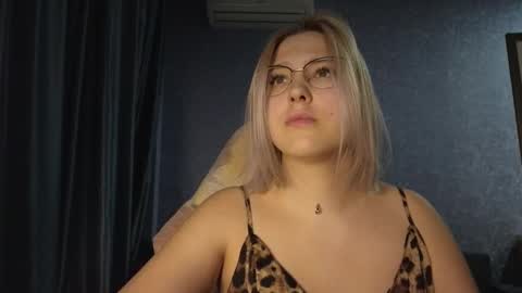 Snapshot of brandy__stars chatting on October 30, 2025, 11:00 am Belle online show from October 30, 2025, 11:00 am