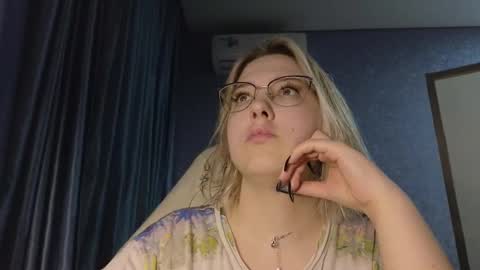 Snapshot of brandy__stars chatting on November 9, 2025, 12:25 pm Belle online show from November 9, 2025, 12:25 pm