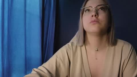 Snapshot of brandy__stars chatting on November 22, 2025, 4:11 am Belle online show from November 22, 2025, 4:11 am