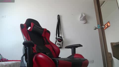 Snapshot of brayan_chevignon chatting on November 18, 2025, 2:43 pm brayan_chevignon online show from November 18, 2025, 2:43 pm